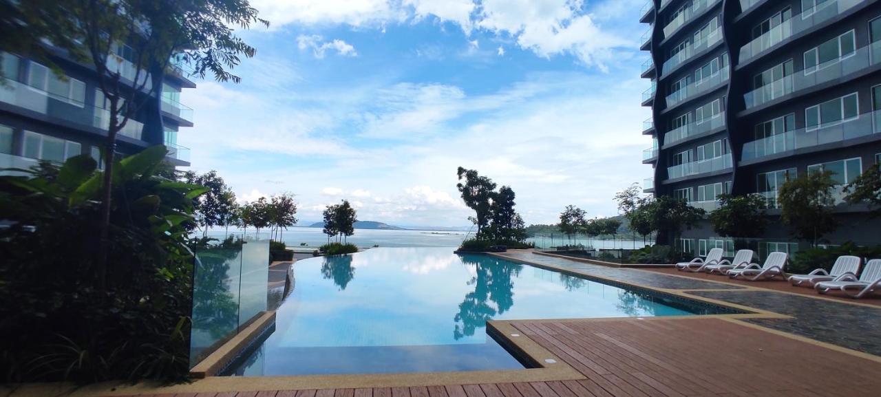 Infinite Seaview With Penang Bridge Suite With Sunrise Up To 11 Person Bayan Lepas Exterior photo