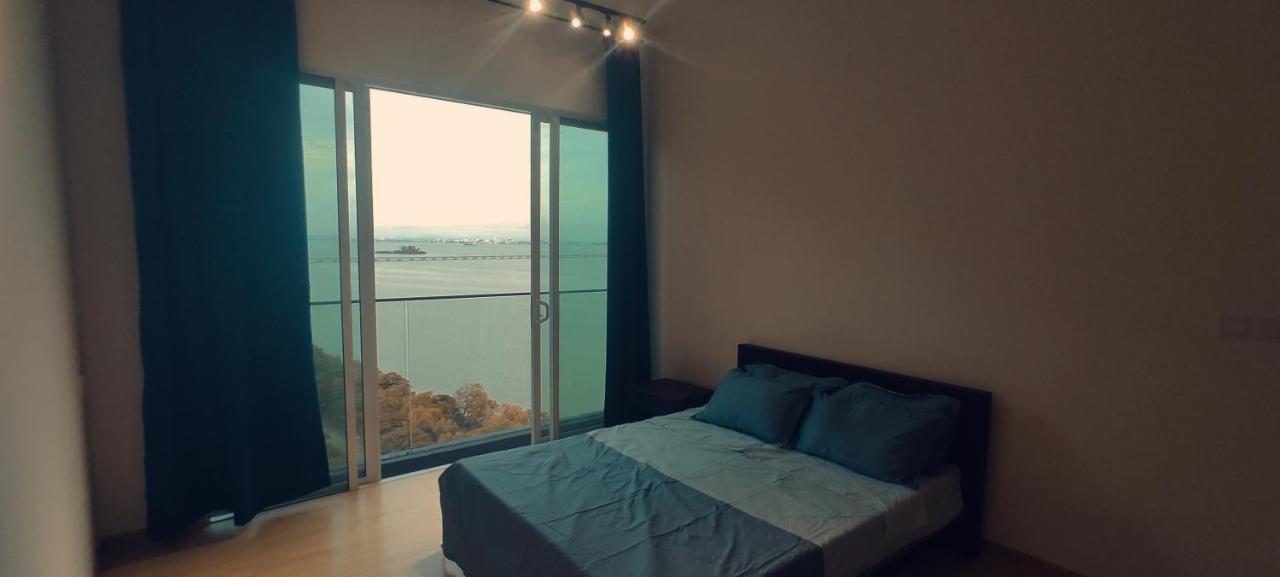 Infinite Seaview With Penang Bridge Suite With Sunrise Up To 11 Person Bayan Lepas Exterior photo